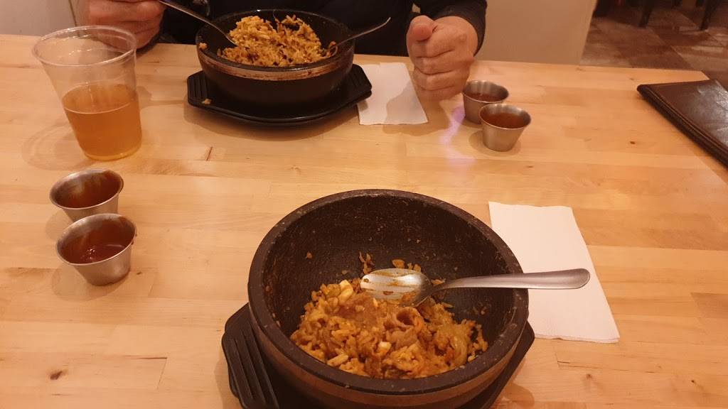 Uraku Japanese Restaurant | restaurant | 1616 E Wooster St #6, Bowling Green, OH 43402, USA | 4193527070 OR +1 419-352-7070