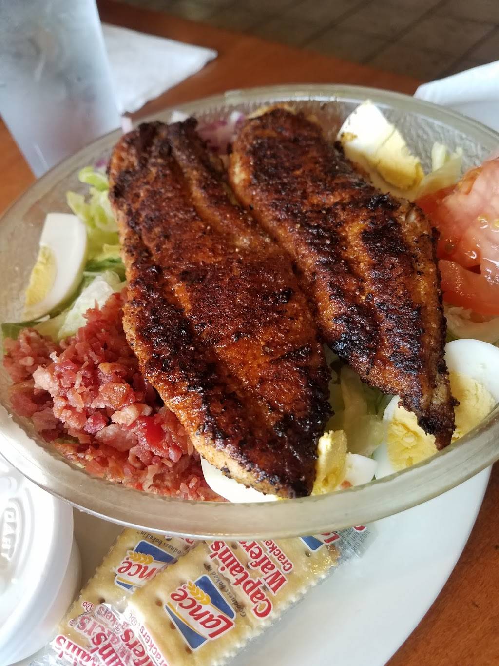 A & Js Catfish Station | restaurant | 5950 Knight Arnold Rd Ext, Memphis, TN 38115, USA | 9017950300 OR +1 901-795-0300