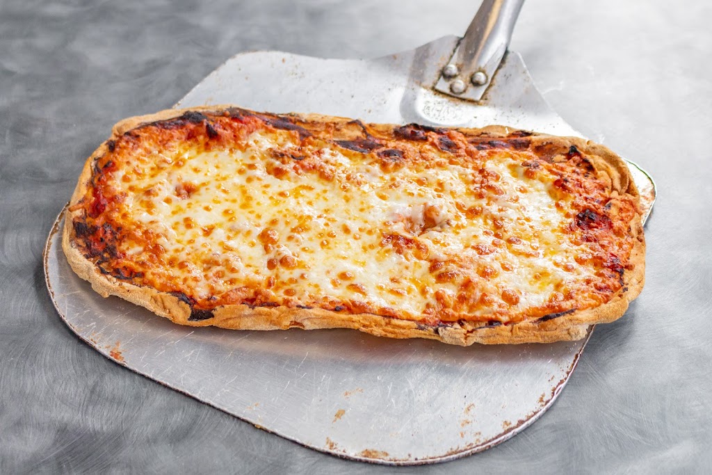 Flamin Pies | restaurant | 3349 N Sheffield Ave, Chicago, IL 60657, USA | 7739048405 OR +1 773-904-8405