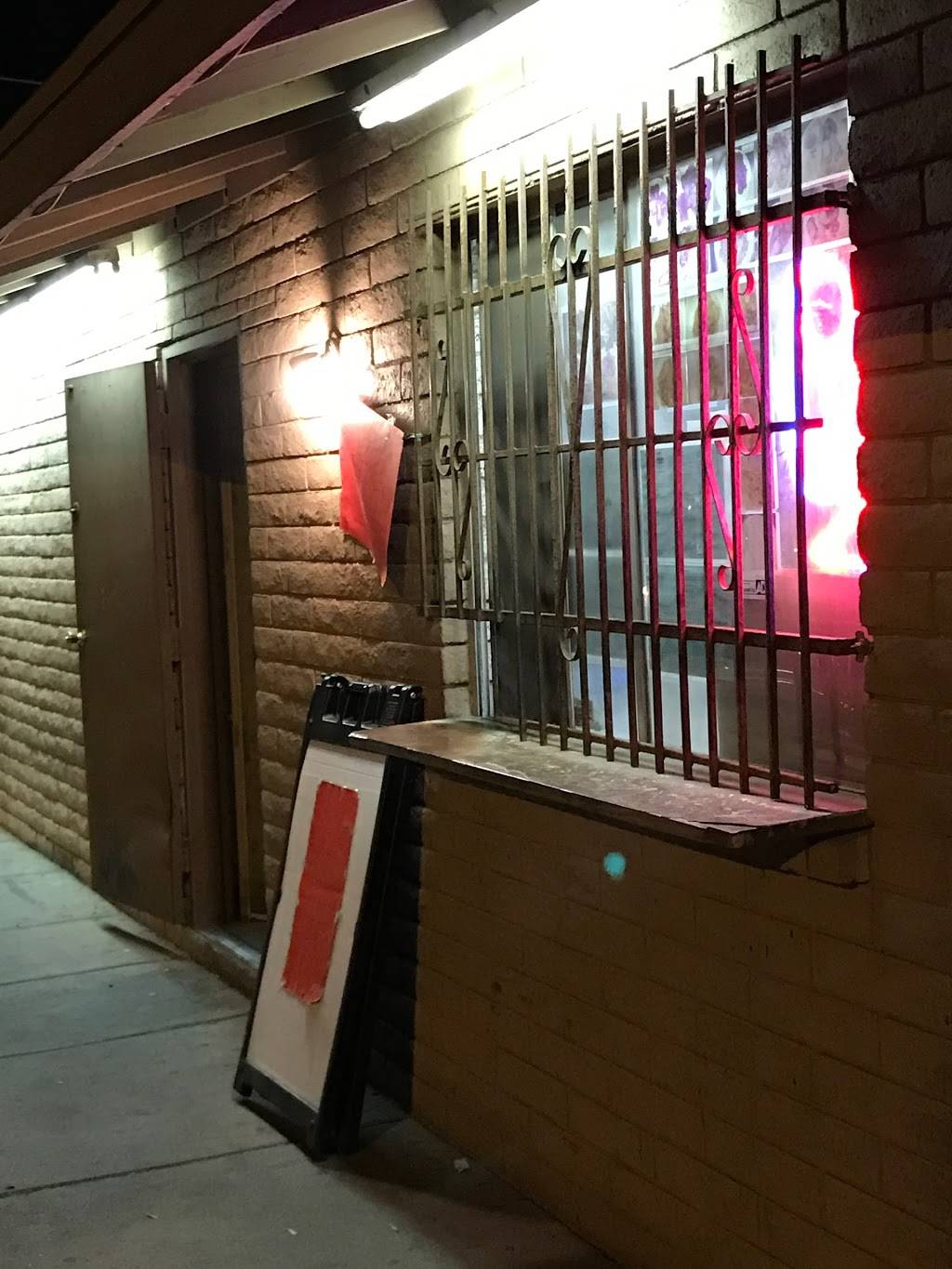 Tams | restaurant | 1714 E Broadway Rd, Phoenix, AZ 85040, USA | 6022687822 OR +1 602-268-7822