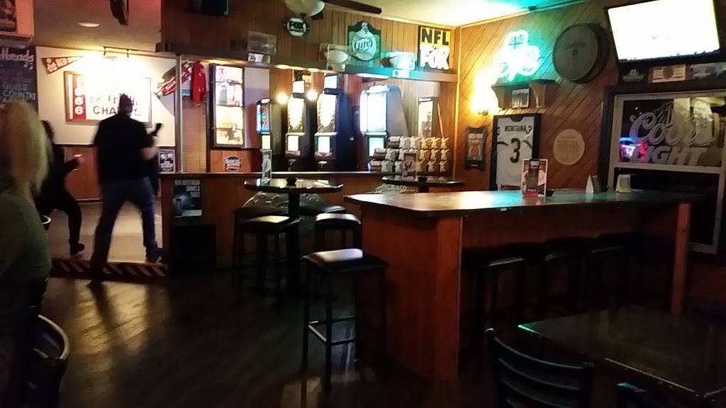 Knuckleheads Sports Bar-Grill | restaurant | 204 W Barker Ave, Michigan City, IN 46360, USA | 2192216763 OR +1 219-221-6763