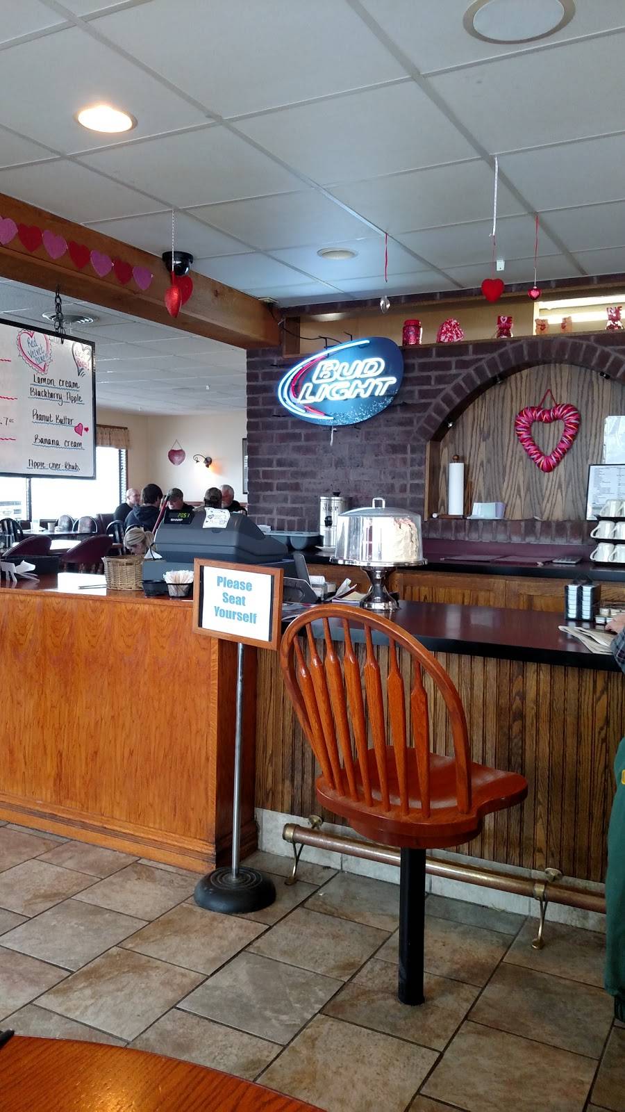 Medos Family Style Restaurant | restaurant | 311 N 4th St, Abbotsford, WI 54405, USA | 7152233612 OR +1 715-223-3612