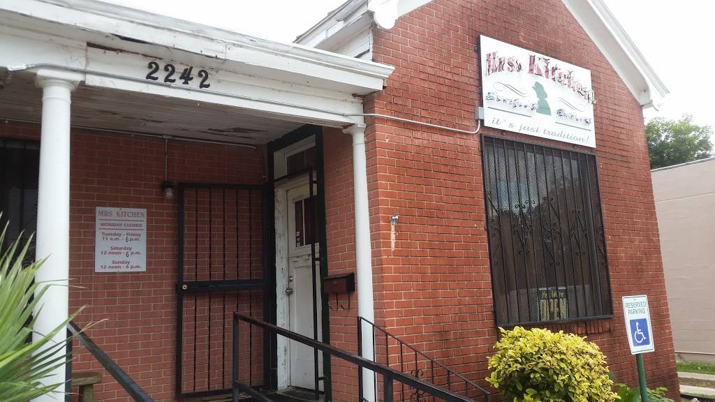 Mrs. Kitchen Soul Food Restaurant and Bakery | bakery | 2242 E Commerce St, San Antonio, TX 78203, USA | 2105494392 OR +1 210-549-4392