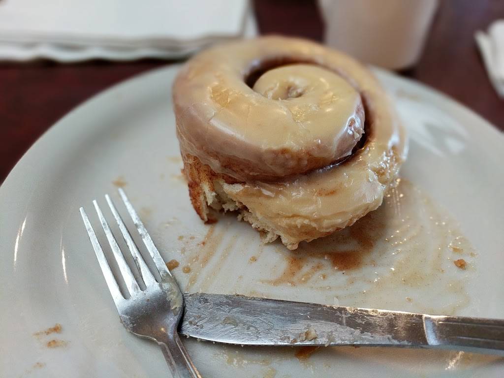 Carriage Crossing Restaurant and Bakery | bakery | 10002 S Yoder Rd, Yoder, KS 67585, USA | 6204653612 OR +1 620-465-3612