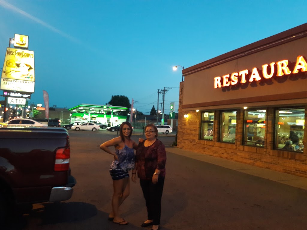 Huck Finn Plaza | restaurant | 6626 S Pulaski Rd, Chicago, IL 60629, USA | 7735814285 OR +1 773-581-4285