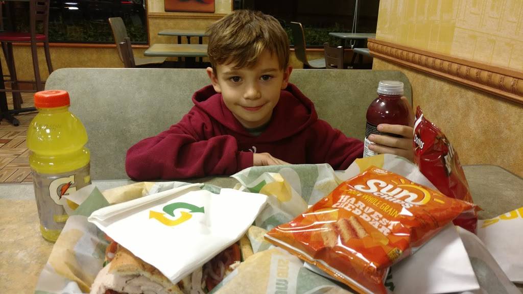 Subway | restaurant | 62 Franklin St, Westerly, RI 02891, USA | 4015969220 OR +1 401-596-9220