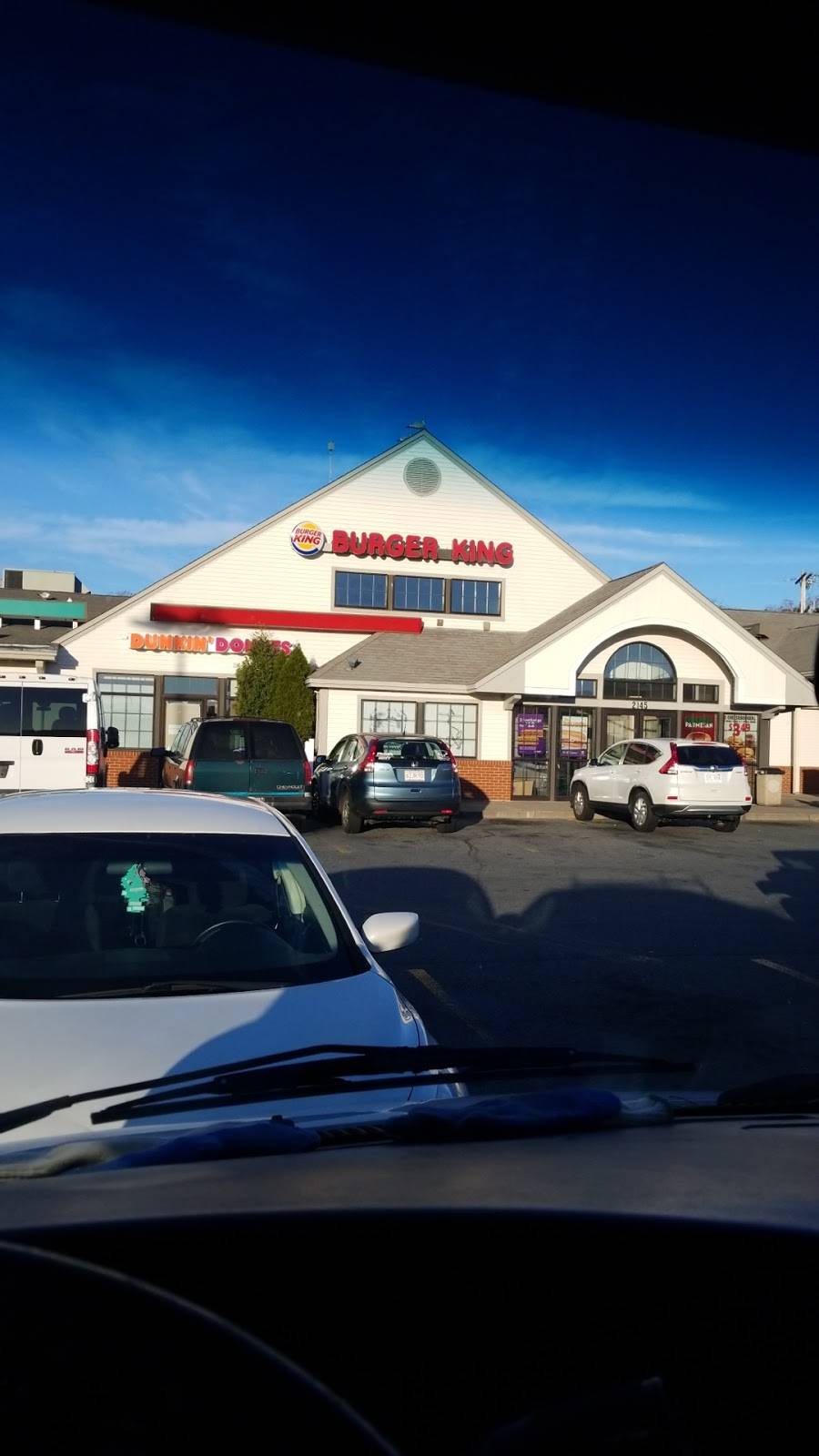 Dunkin | bakery | 2135 Iyannough Rd, West Barnstable, MA 02668, USA | 5083620389 OR +1 508-362-0389