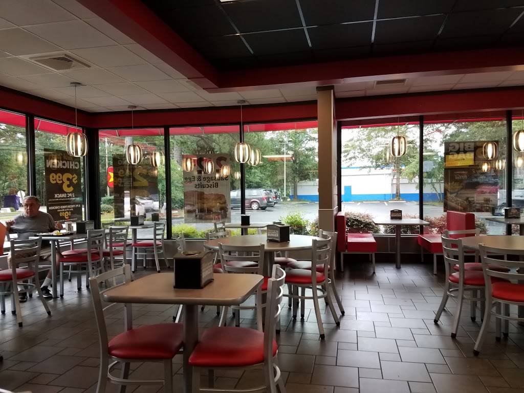 Hardees | restaurant | 1970 S 17th St, Wilmington, NC 28401, USA | 9107633446 OR +1 910-763-3446
