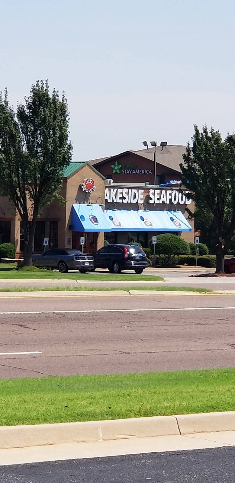 Lakeside Boiling Seafood | restaurant | 4825 Northwest Expy, Oklahoma City, OK 73132, USA | 4057202188 OR +1 405-720-2188