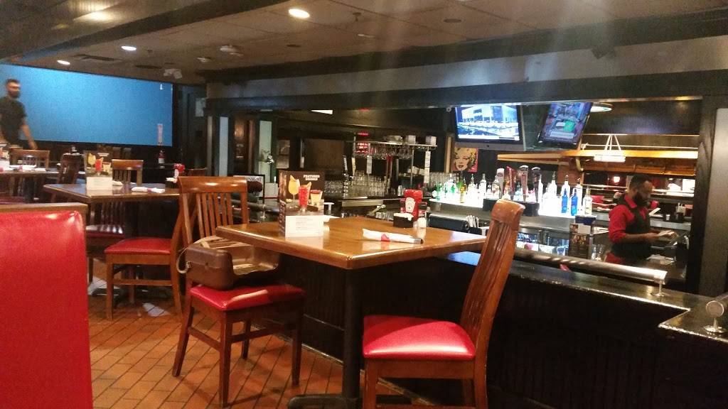TGI Fridays | restaurant | 716 Sunrise Hwy, Rockville Centre, NY 11570, USA | 5165949074 OR +1 516-594-9074