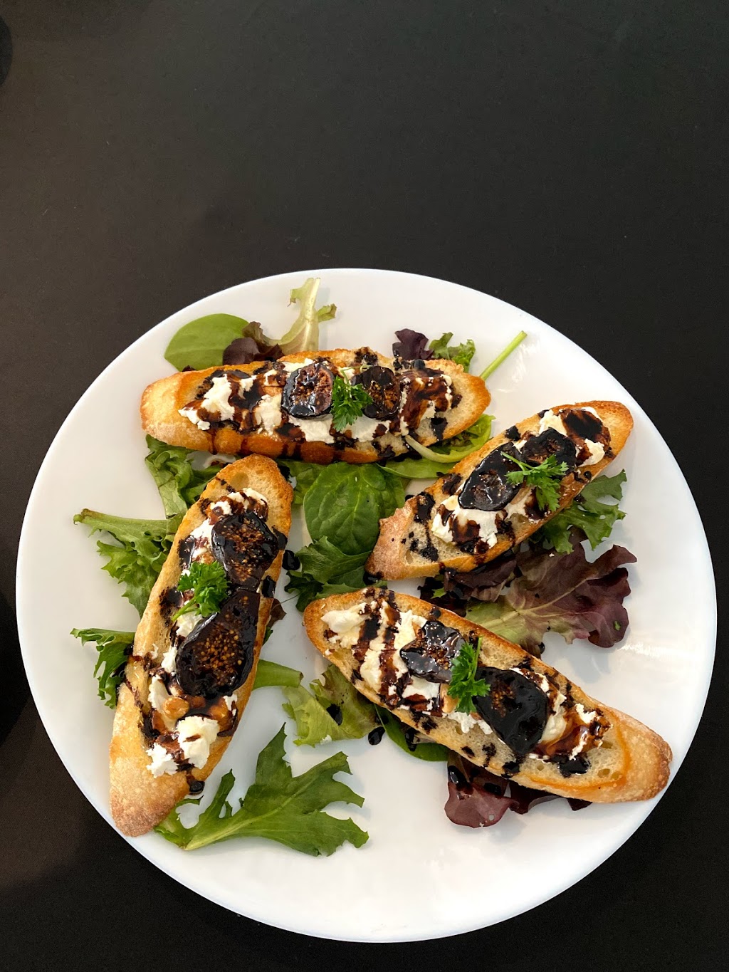 Roxyhall&Bistro | restaurant | 6139 Ridge Ave, Philadelphia, PA 19128, USA | 2677097699 OR +1 267-709-7699