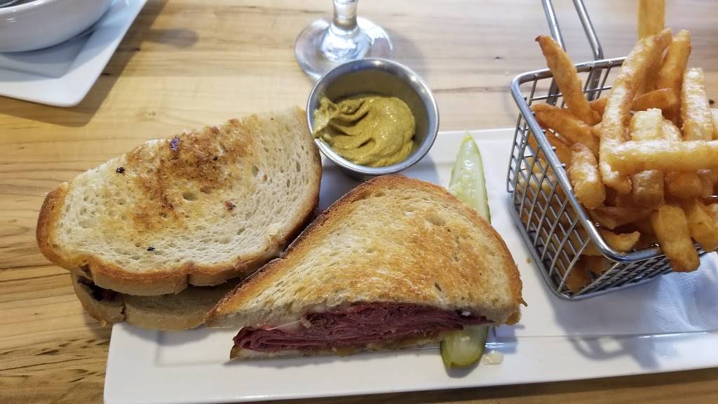 Ole Dog Tavern | restaurant | 1920 Black Rock Turnpike, Fairfield, CT 06825, USA | 2032904994 OR +1 203-290-4994