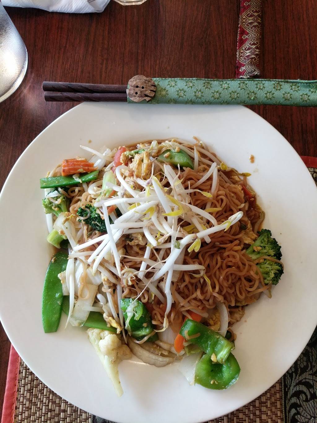 Thai Kitchen Restaurant | restaurant | 12210 Madison Ave, Lakewood, OH 44107, USA | 2162264450 OR +1 216-226-4450