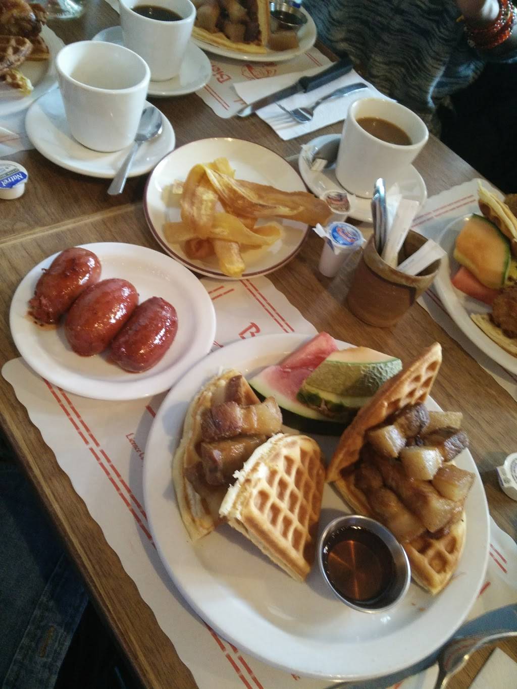 Junior | restaurant | 1964 Rue Notre-Dame Ouest, Montréal, QC H3J 1M8, Canada | 5149448636 OR +1 514-944-8636