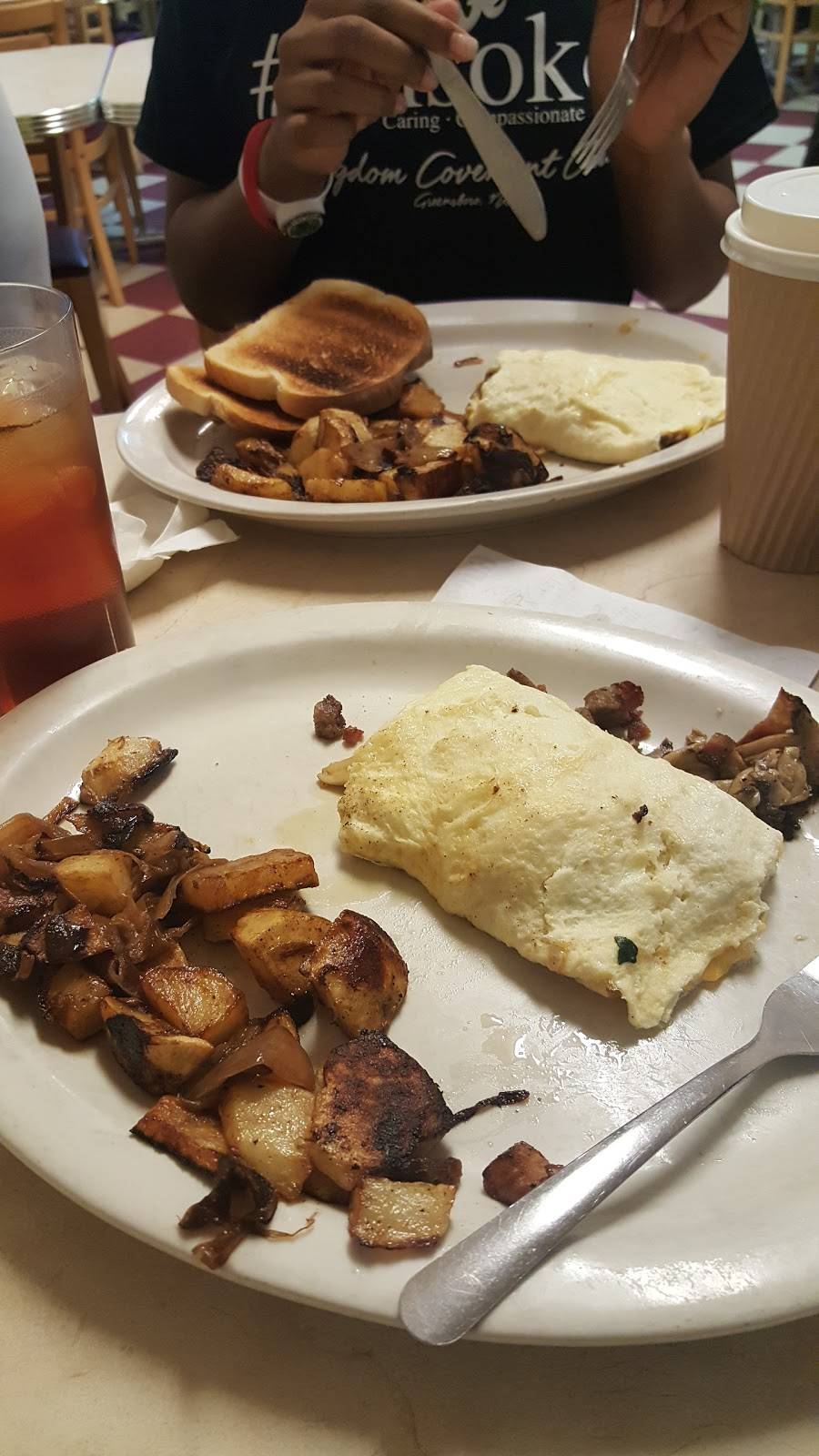 Smith Street Diner | restaurant | 438 Battleground Ave, Greensboro, NC 27401, USA | 3363798666 OR +1 336-379-8666