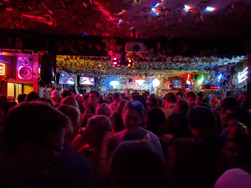 The Hut | restaurant | 3200 The Alameda, Santa Clara, CA 95050, USA | 4088994294 OR +1 408-899-4294