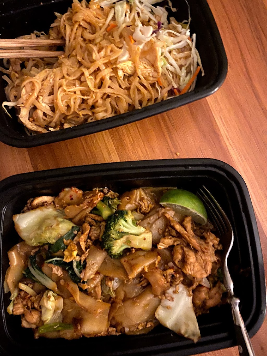 Little Thai Restaurant | restaurant | 4142 Brooklyn Ave NE #105, Seattle, WA 98105, USA | 2065488009 OR +1 206-548-8009