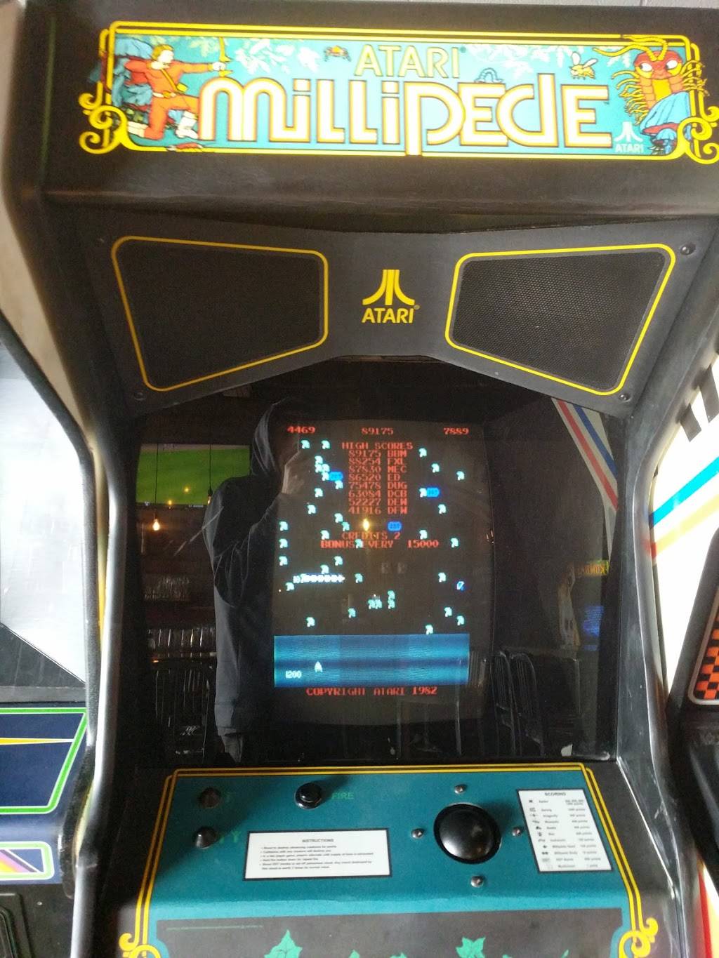 Izzys Arcade Bar | restaurant | 7421 N Milwaukee Ave, Niles, IL 60714, USA | 8478654999 OR +1 847-865-4999