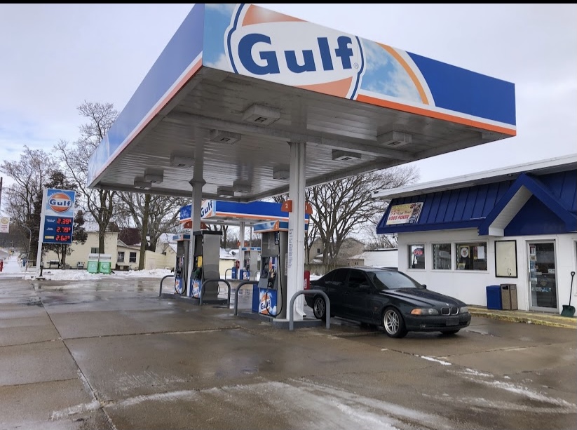Gulf Gas Station | restaurant | 330 N Main St, Seneca, IL 61360, USA | 8157696000 OR +1 815-769-6000