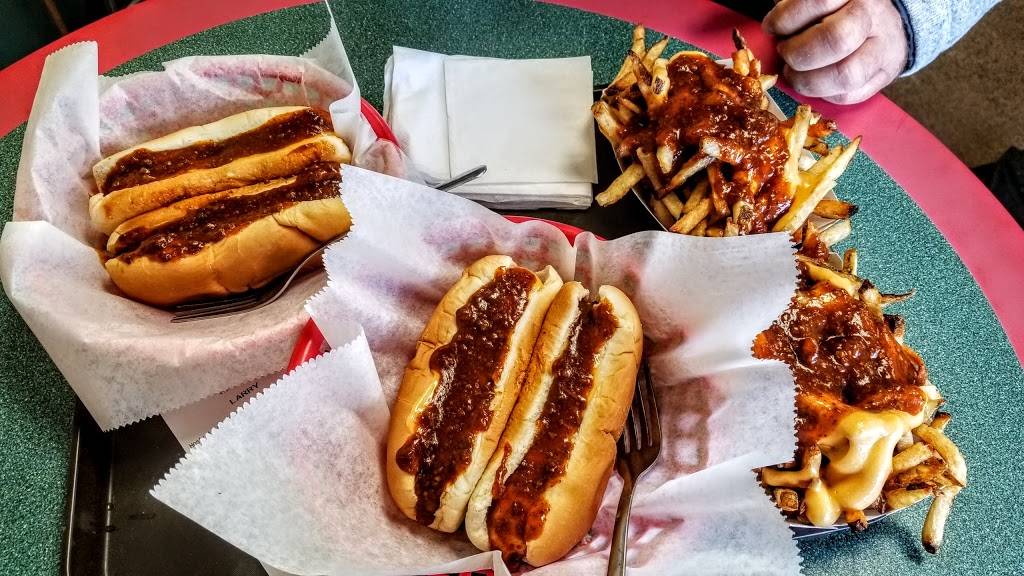 Brighton Hot Dog Shoppe | restaurant | 5990 University Blvd, Moon, PA 15108, USA | 4122999212 OR +1 412-299-9212