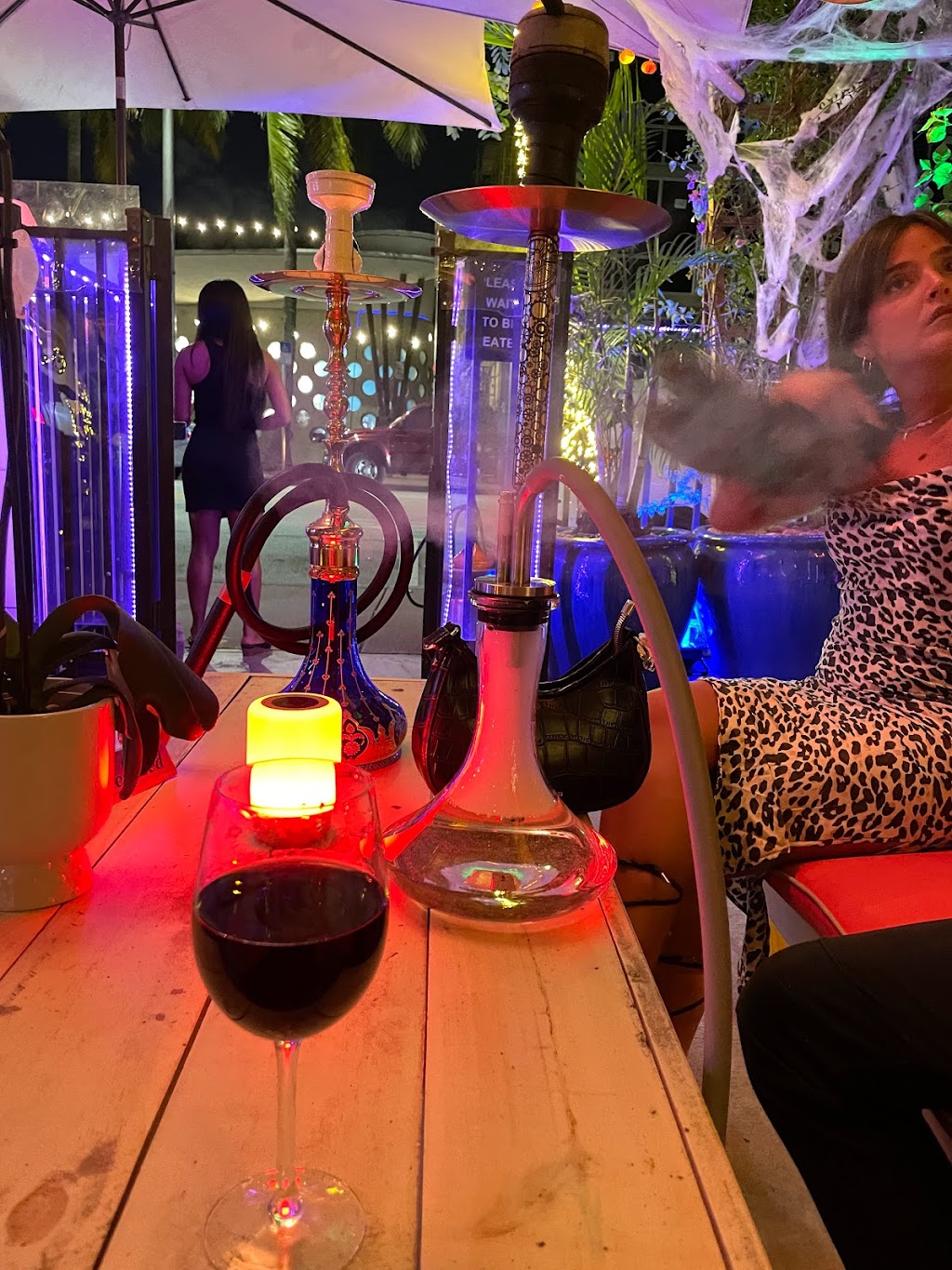 SoBe Hookah Salt Cafe | night club | 1401 Collins Ave, Miami Beach, FL 33139, USA | 8633220509 OR +1 863-322-0509
