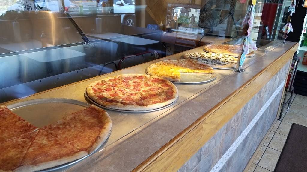 Lupis Pizza | restaurant | 2533, 3100 Bethel Rd, Boothwyn, PA 19061, USA | 6104851300 OR +1 610-485-1300