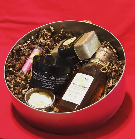 Lindas Bee Farm | restaurant | 3323 Parkman Rd NW, Warren, OH 44481, USA | 3303147856 OR +1 330-314-7856