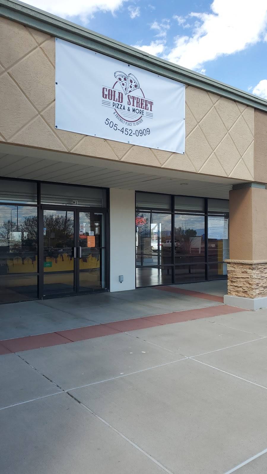 Gold Street Pizza & More South Valley | restaurant | 3211 Coors Blvd SW Suite H1, Albuquerque, NM 87121, USA | 5054520909 OR +1 505-452-0909
