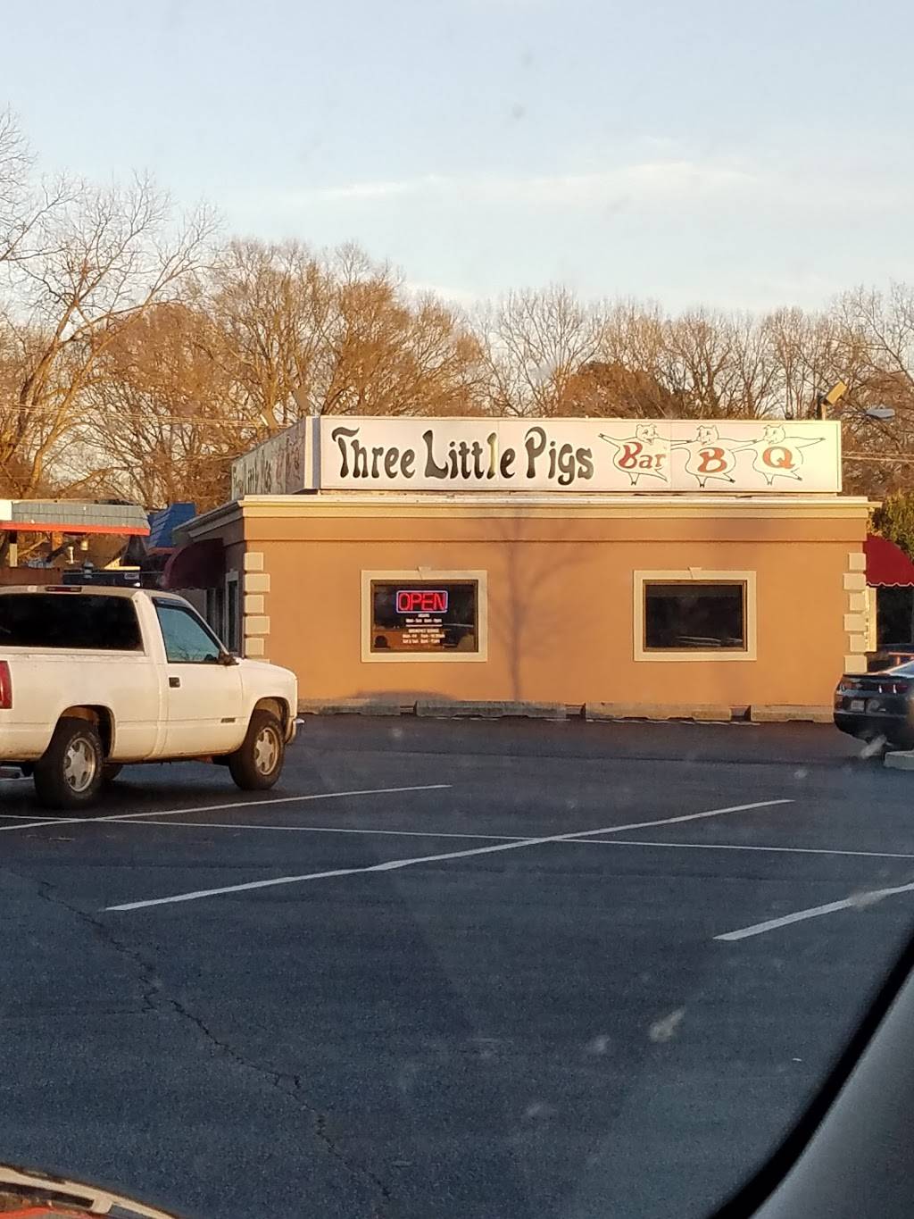 Three Little Pigs Bar-B-Q | restaurant | 5145 Quince Rd, Memphis, TN 38117, USA | 9016857094 OR +1 901-685-7094