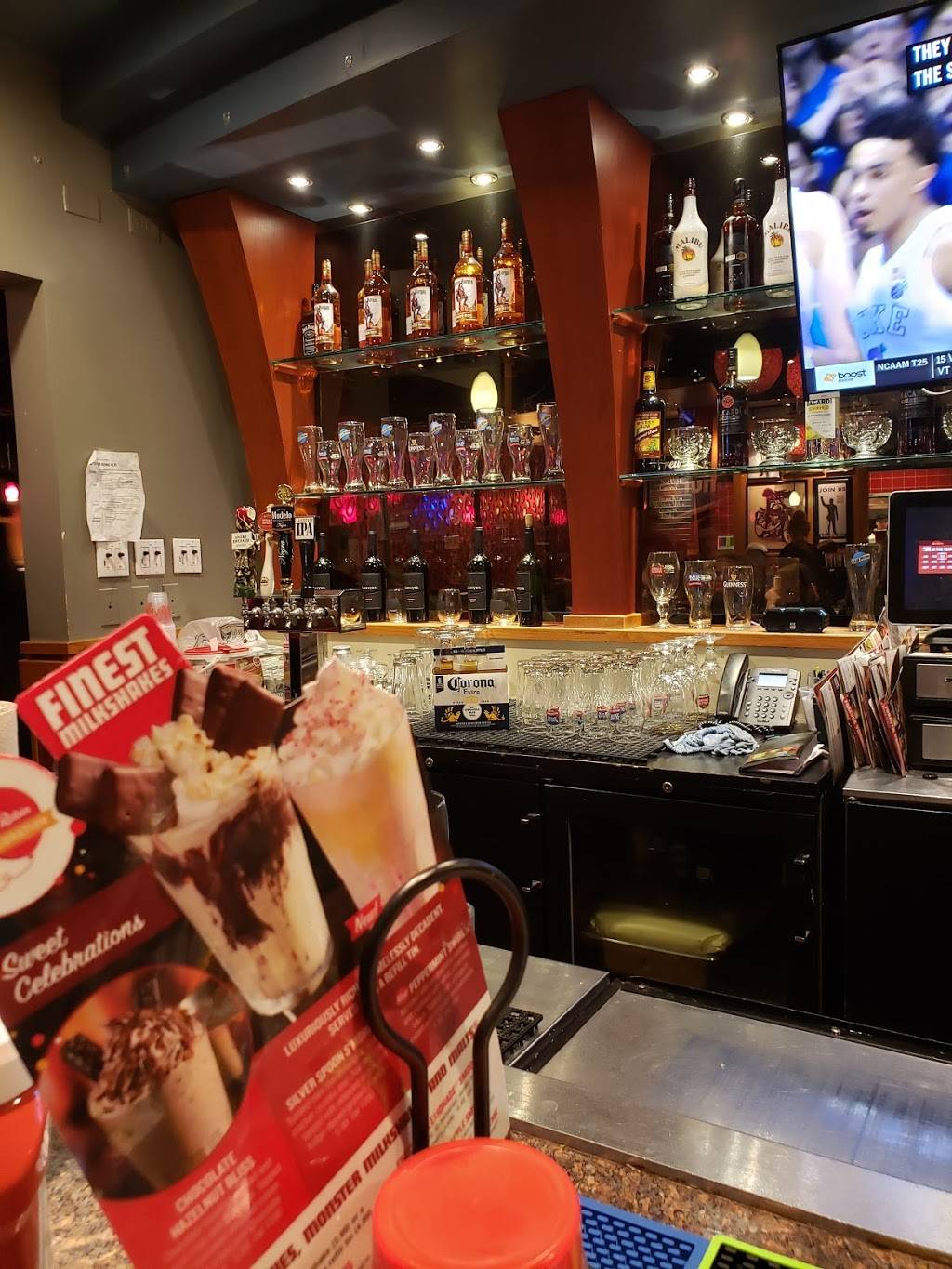 Red Robin Gourmet Burgers and Brews | restaurant | 7575 W Edgerton Ave, Greenfield, WI 53220, USA | 4144212257 OR +1 414-421-2257