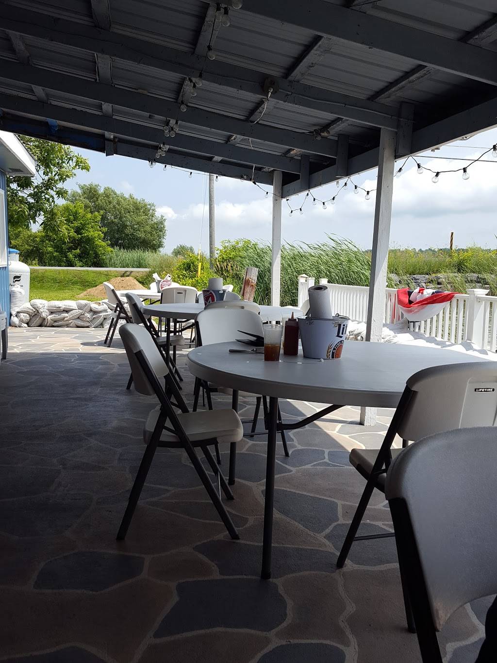 Snug Harbor Bar Restaurant Pizzeria | restaurant | 28709 County Rd 6, Cape Vincent, NY 13618, USA | 3156542139 OR +1 315-654-2139