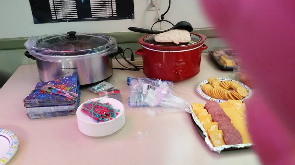 Bailey pub & grub | restaurant | 918 E Euclid Ave, Des Moines, IA 50316, USA | 5152666560 OR +1 515-266-6560