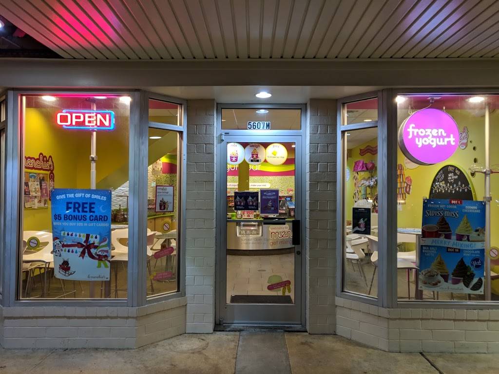 Menchies Frozen Yogurt | bakery | 5607 W Friendly Ave, Greensboro, NC 27410, USA | 3362859587 OR +1 336-285-9587