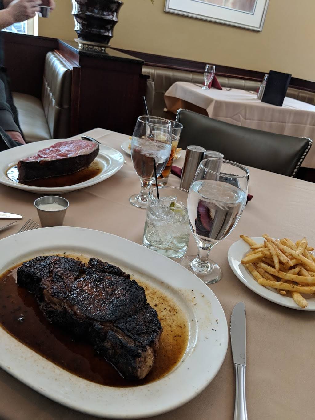 Wards House of Prime | restaurant | 540 E Mason St, Milwaukee, WI 53202, USA | 4142230135 OR +1 414-223-0135