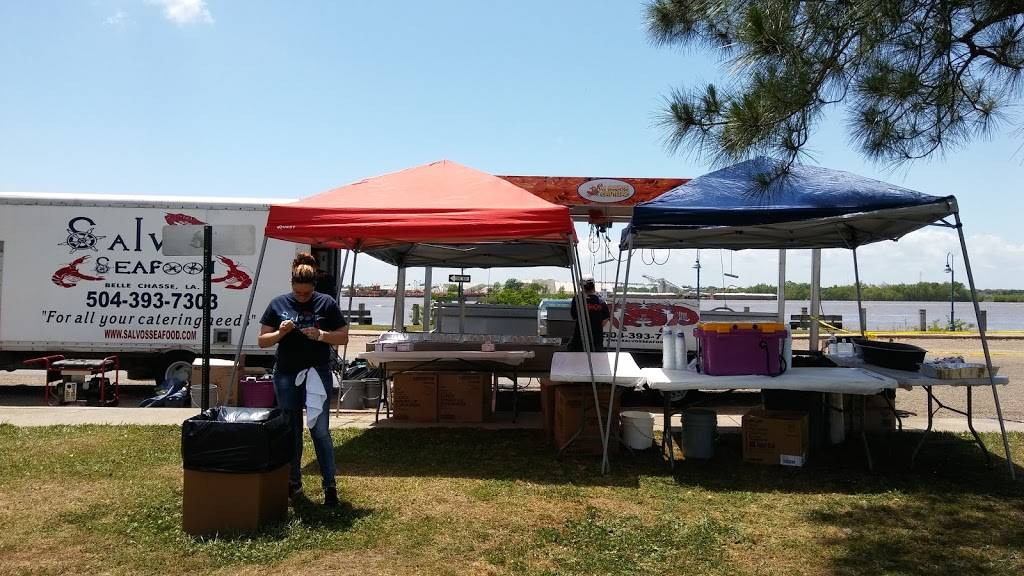 Salvos Seafood | restaurant | 7742 LA-23, Belle Chasse, LA 70037, USA | 5043937303 OR +1 504-393-7303