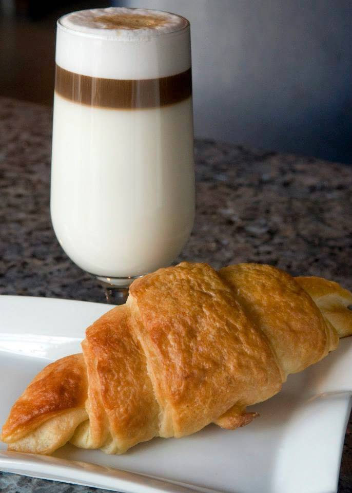 Café Victorias | restaurant | 8600 Boul Langelier, Saint-Léonard, QC H1P 2Y7, Canada | 5143277877 OR +1 514-327-7877