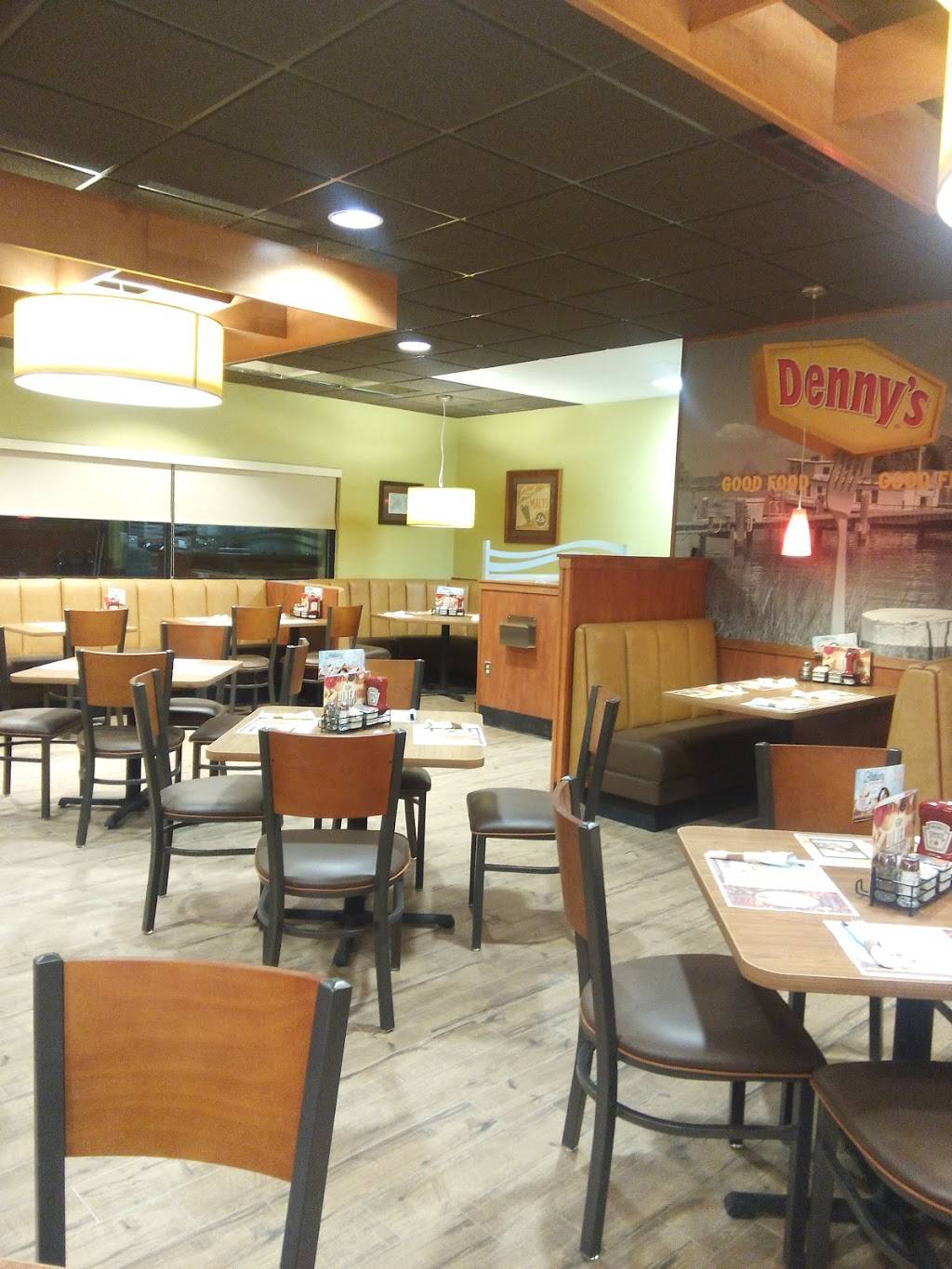 Hardees | restaurant | 800 Woods Rd, Cambridge, MD 21613, USA | 4102284080 OR +1 410-228-4080