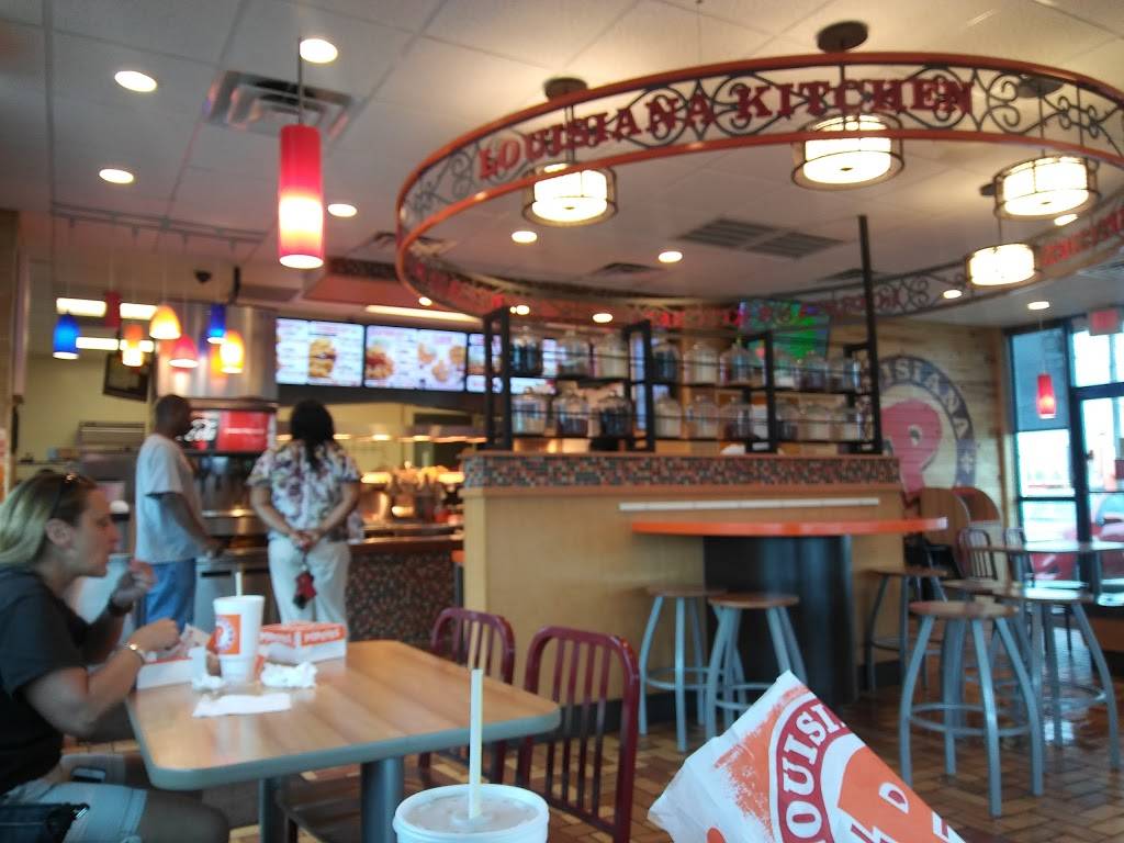 Popeyes Louisiana Kitchen | restaurant | 3565 Greenwood Rd, Shreveport, LA 71109, USA | 3186354240 OR +1 318-635-4240