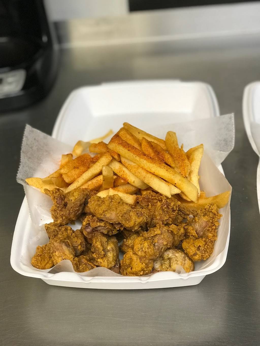 Chicken Shack | restaurant | 425 Hooker Rd Unit #104, Greenville, NC 27834, USA | 2526895978 OR +1 252-689-5978