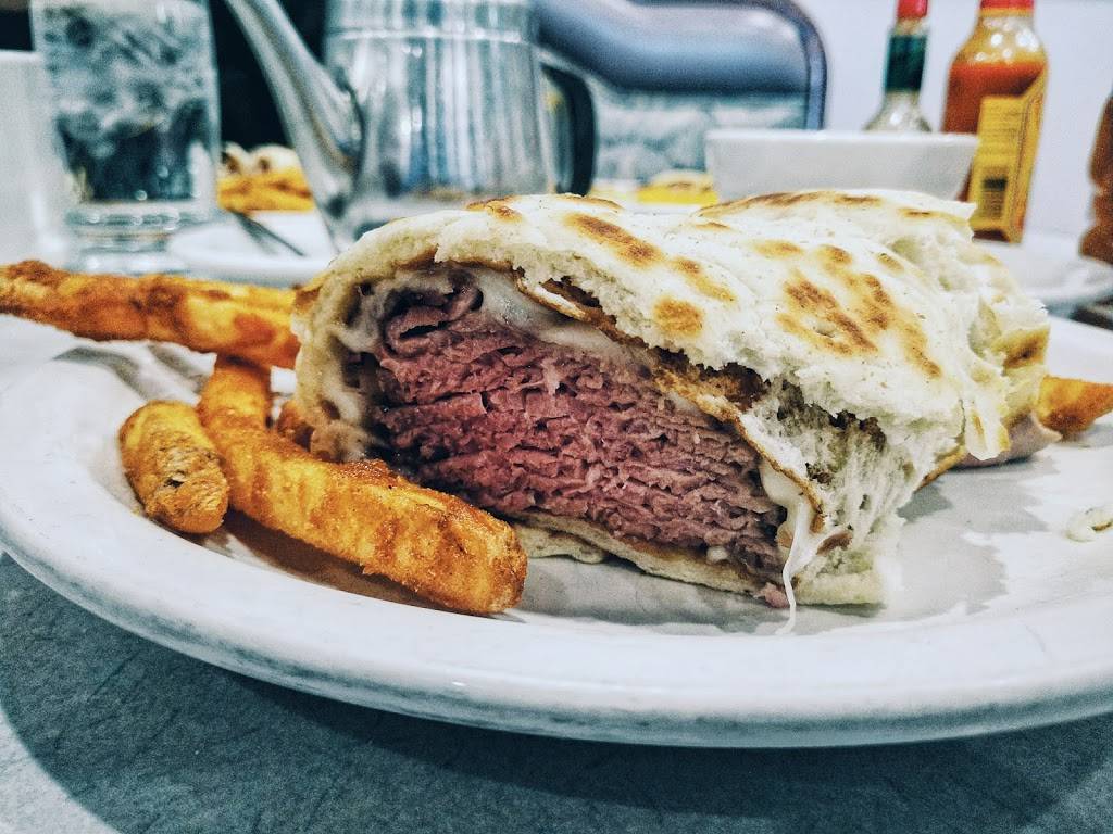 Dunton House Restaurant | restaurant | 11 W Davis St, Arlington Heights, IL 60005, USA | 8473945885 OR +1 847-394-5885