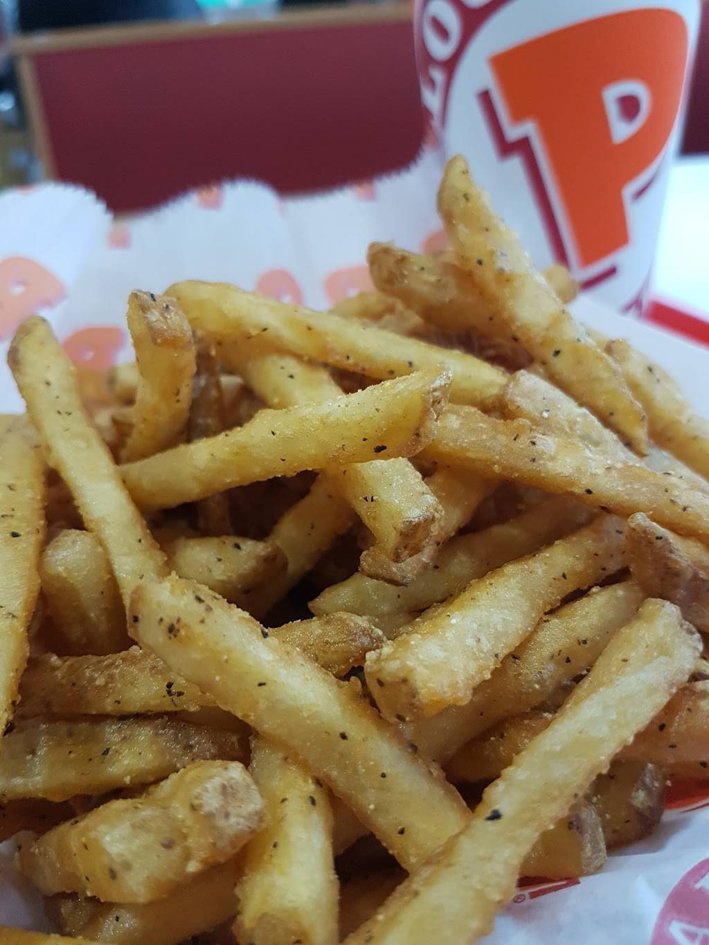 Popeyes | restaurant | 2515 Hurontario St, Mississauga, ON L5A 4C8, Canada | 9052733500 OR +1 905-273-3500