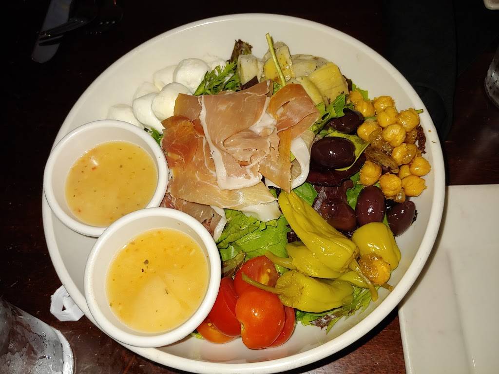 Vespuccis Pizza & Pasta | restaurant | 4805 Canton Rd #100, Marietta, GA 30066, USA | 7709281212 OR +1 770-928-1212