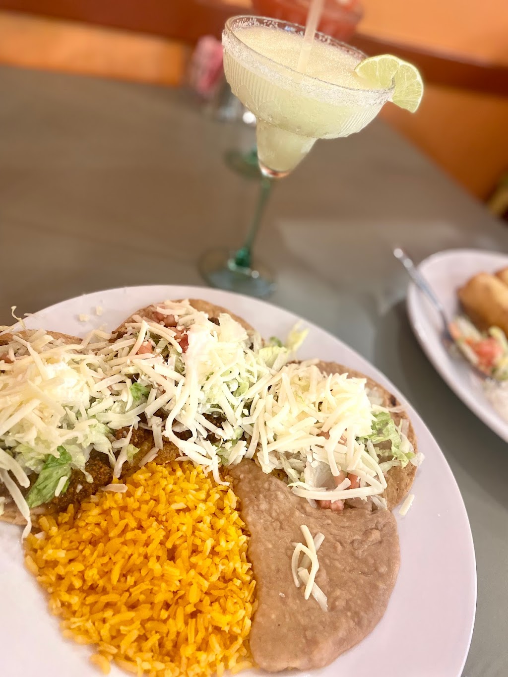 Dos Banderas Restaurant | restaurant | S72W16373 Janesville Rd, Muskego, WI 53150, USA | 4144332664 OR +1 414-433-2664