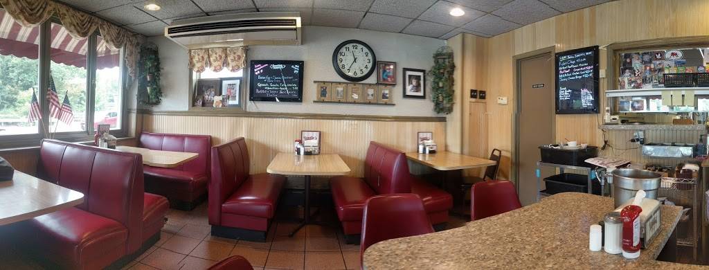 Tooties Restaurant | restaurant | 46 Main St, New Egypt, NJ 08533, USA | 6097589861 OR +1 609-758-9861