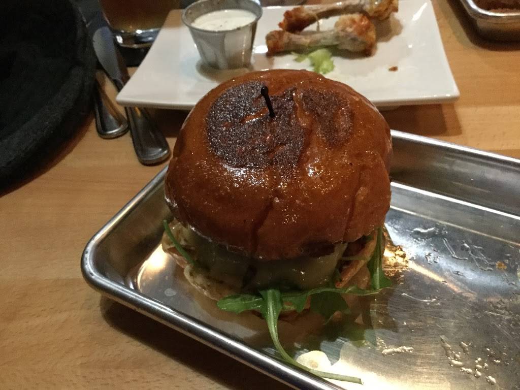 The Bunker Hill Bar & Grill Valencia | restaurant | 24201 W, Valencia Blvd #3690, Valencia, CA 91355, USA | 6612862312 OR +1 661-286-2312