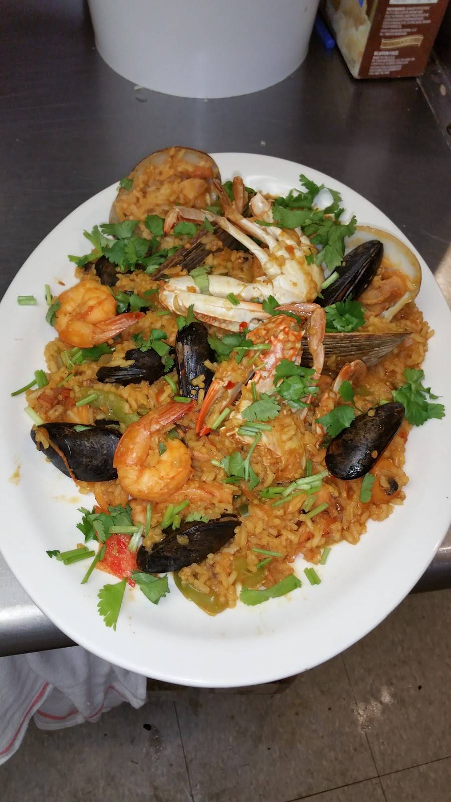 Silvia’s Pupuseria | restaurant | 621 Lincoln Blvd, Middlesex, NJ 08846, USA | 7324694066 OR +1 732-469-4066