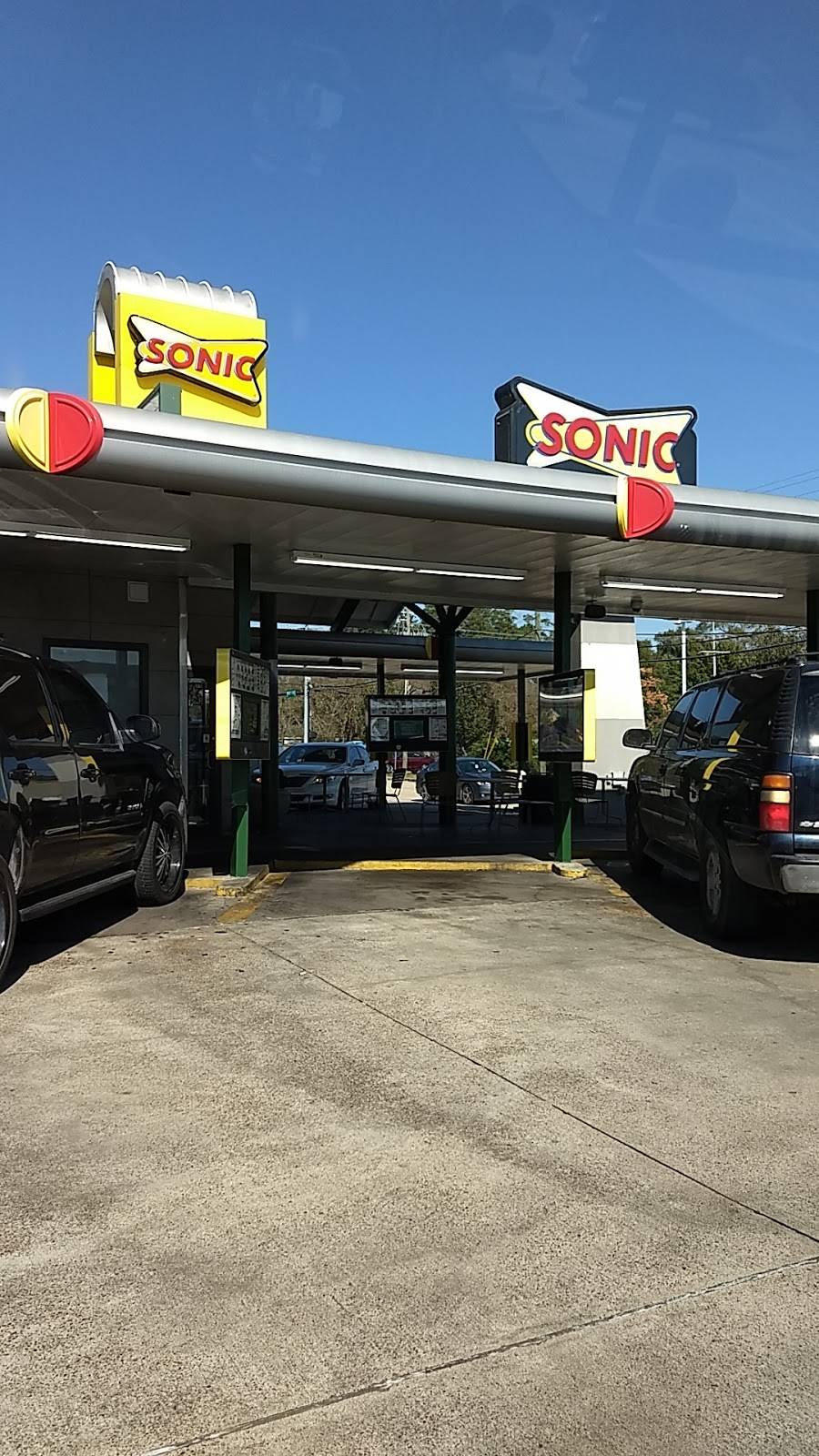 Sonic Drive-In | restaurant | 425 N 23rd St, Beaumont, TX 77707, USA | 4098923066 OR +1 409-892-3066