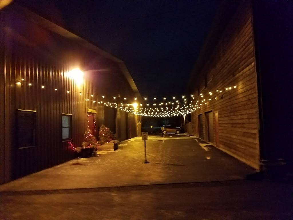 Fenton Winery & Brewery | restaurant | 1370 N Long Lake Rd, Fenton, MI 48430, USA | 8103734194 OR +1 810-373-4194