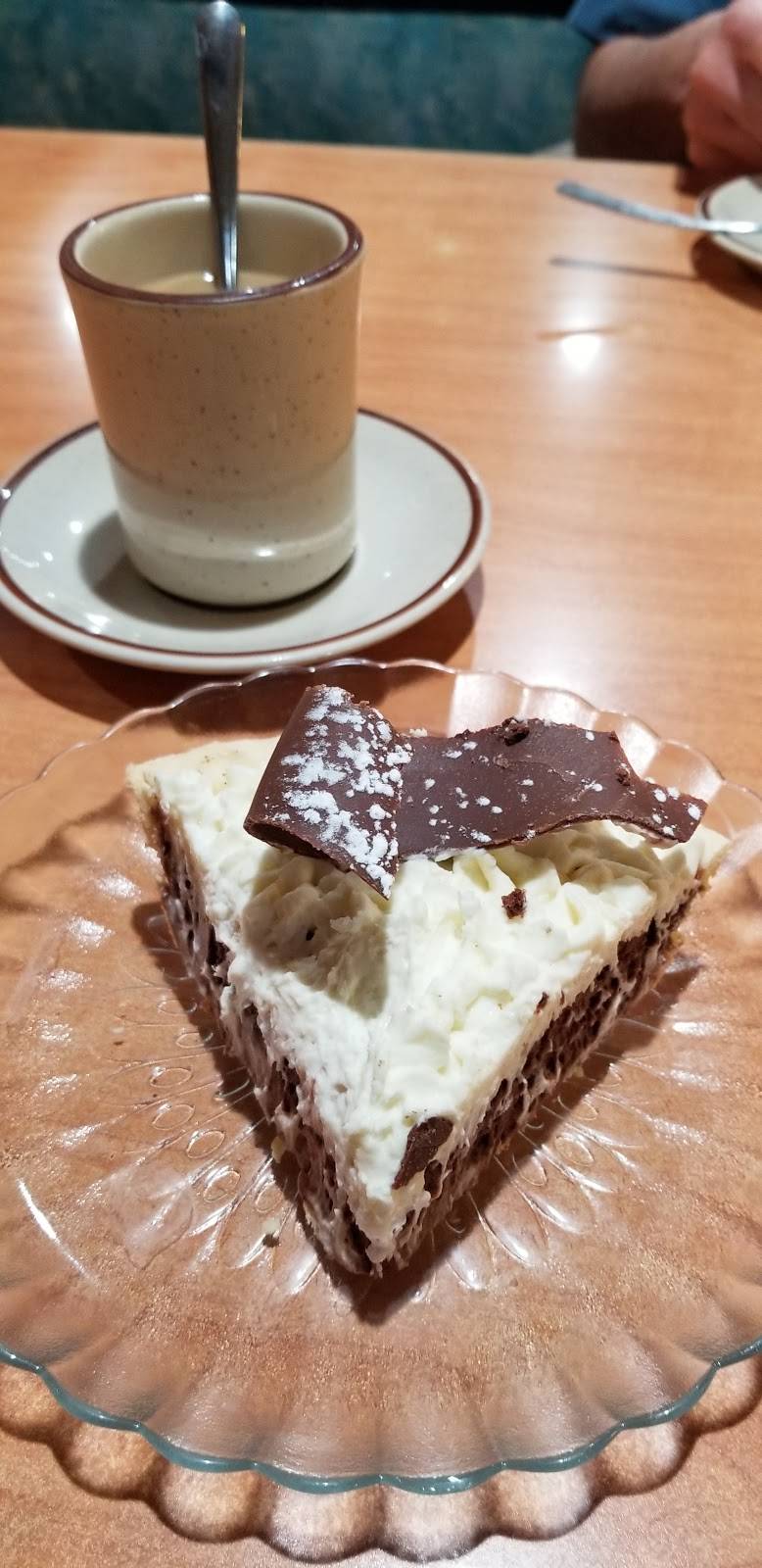 Village Inn | bakery | 2929 N Mesa St, El Paso, TX 79902, USA | 9155440229 OR +1 915-544-0229