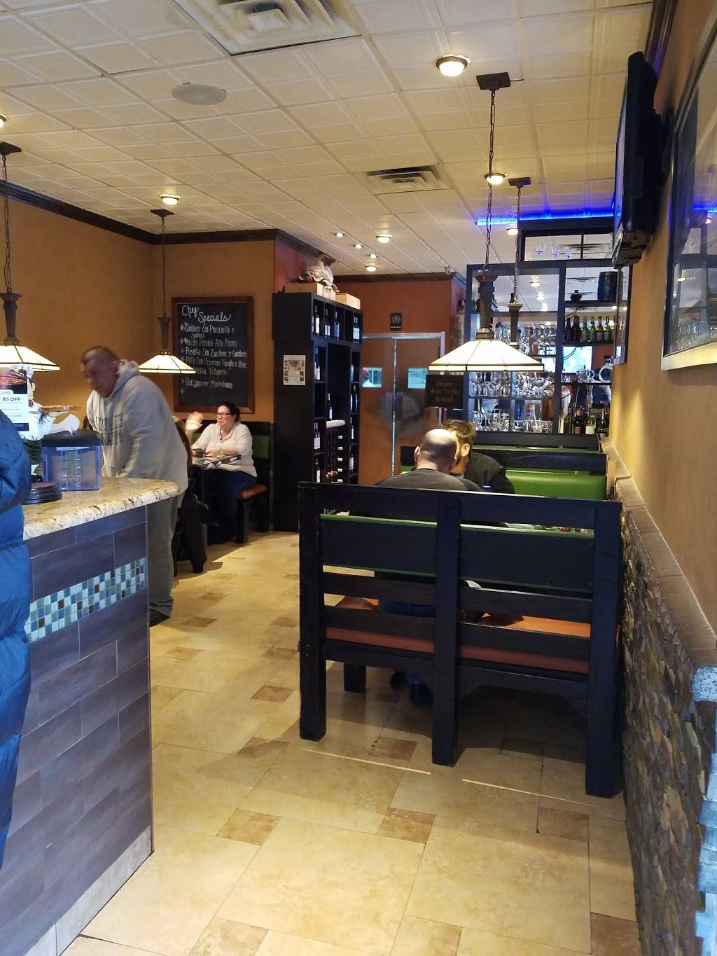 Phillies | restaurant | 74-02 Eliot Ave, Middle Village, NY 11379, USA | 7183971340 OR +1 718-397-1340